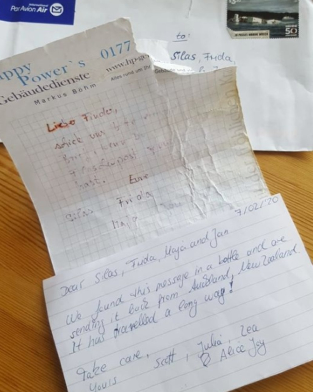 Porodica na drugom kraju sveta pronašla davno poslatu poruku u boci! Ono unutra... (FOTO)