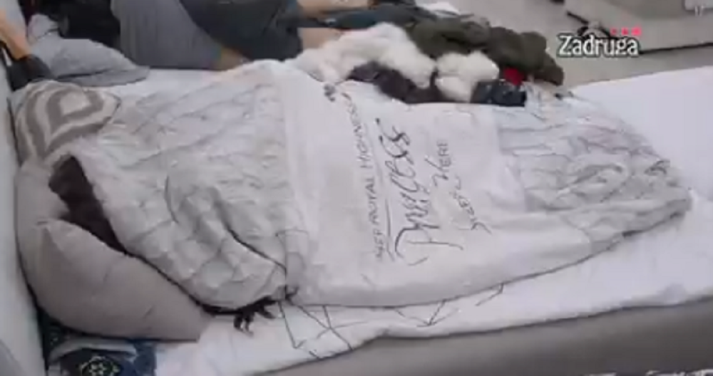 Edis Fetić i Dragana Mitar naočigled svih razmenjivali nežnosti (VIDEO 18 +)