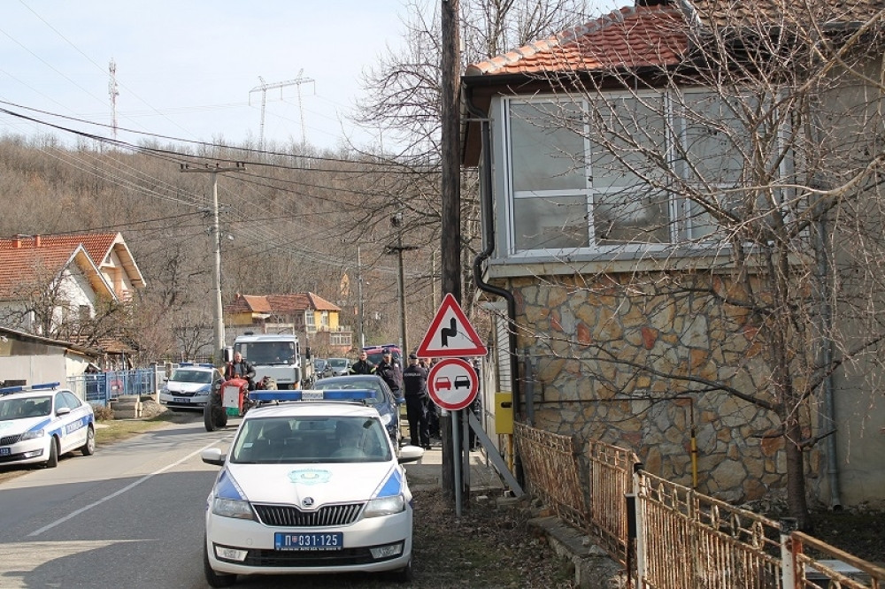 Lopov upao u vikendicu u Kaluđerici, pa napao vlasnika metalnom štanglom!