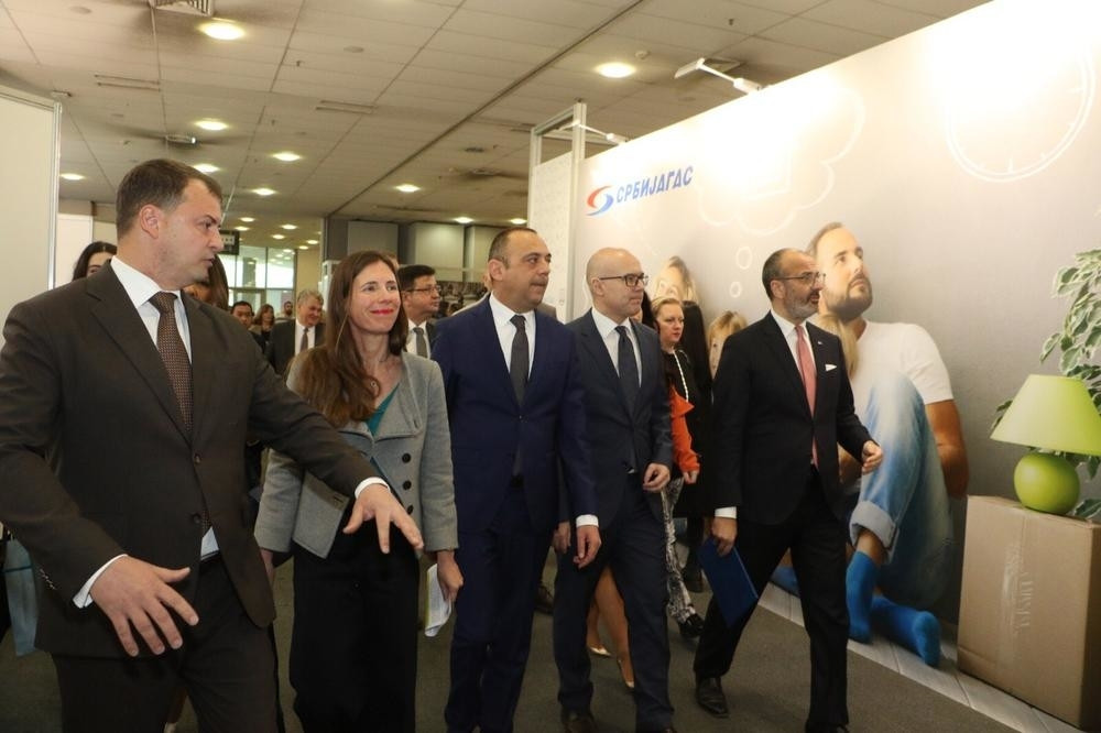 Pravimo solarnu elektranu, kupujemo autobuse na gas i gradimo zgrade sa niskim nivoom ugljenika (FOTO)