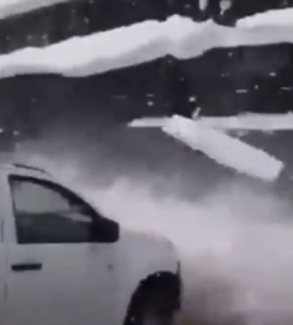 Mogao neko da nastrada kad je krenula snežna lavina (VIDEO)