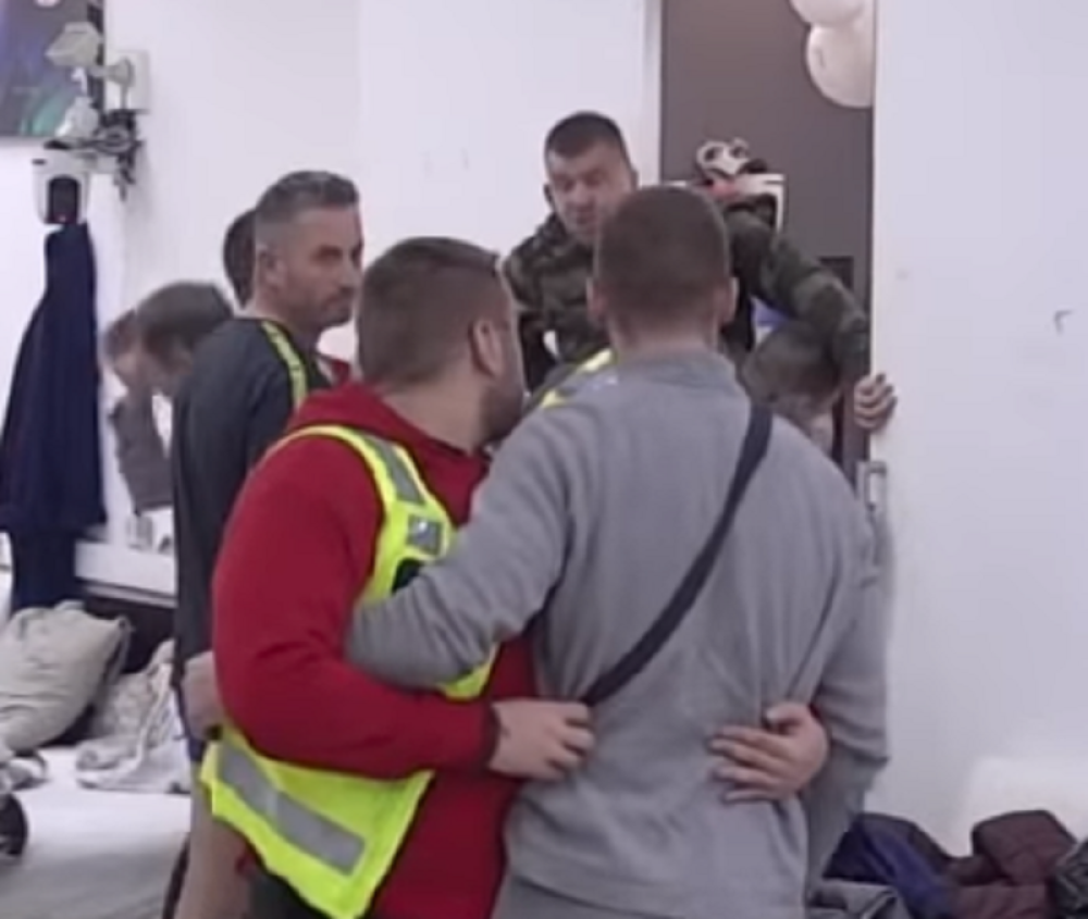 Mensur totalno podivljao: Polupao sve po pabu! (VIDEO)