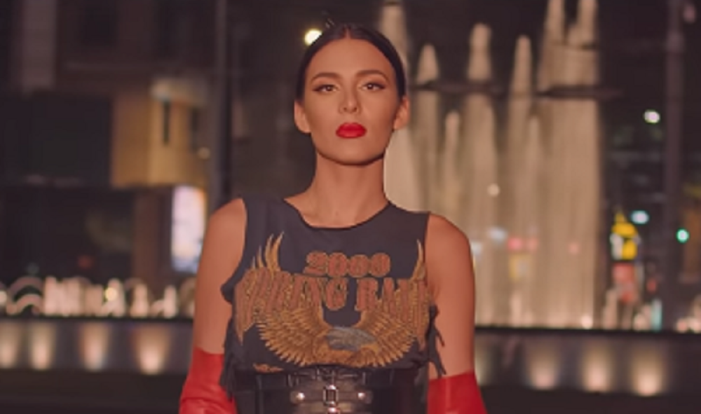 Anastasija Ražnatović kapute i čizme zamenila vrelim kupaćim! (FOTO/VIDEO)