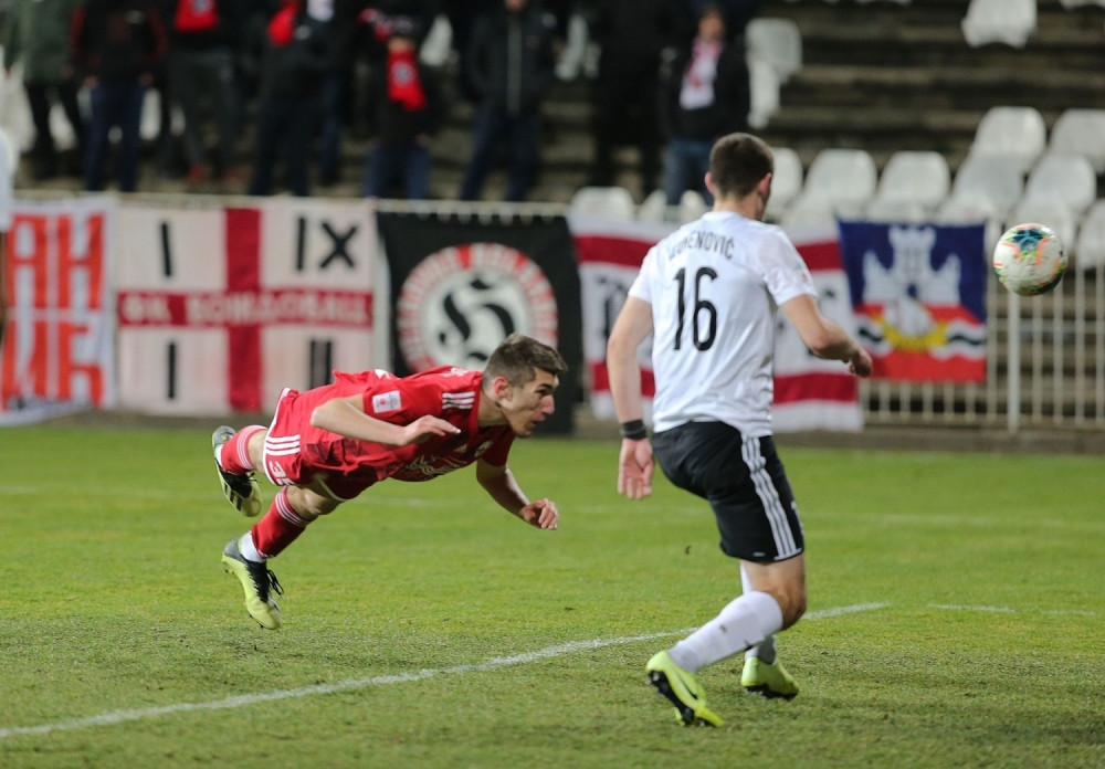 Po navici pogađa mreže!