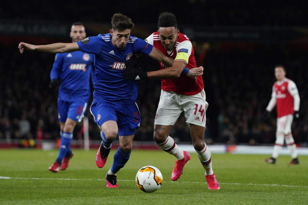 Navijači Arsenala spremali se za slavlje, El Arabi odveo Olimpijakos dalje (FOTO/VIDEO)