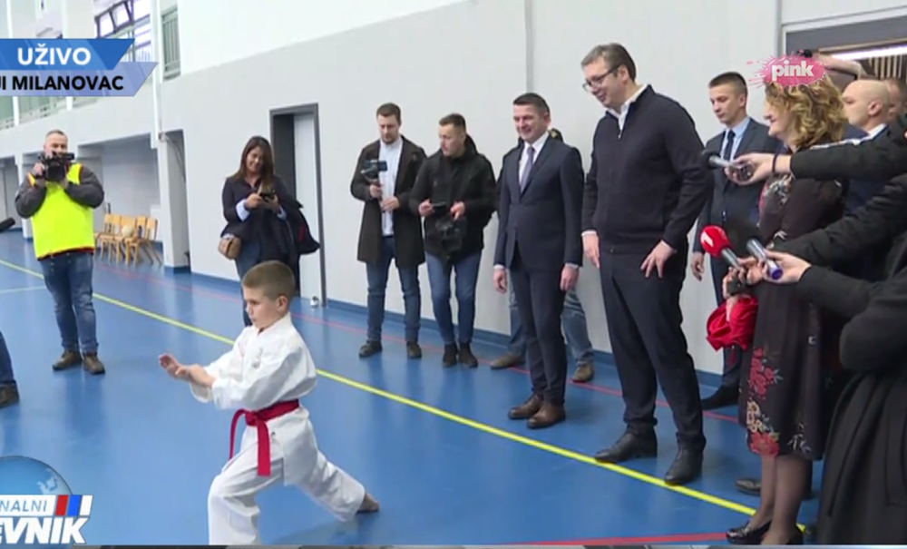 Nije mogao da sakrije oduševljenje, Vučić fasciniran Petrovim borilačkim umećem (FOTO)