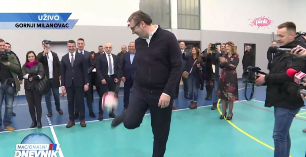 Predsednik Vučić izveo "štiklu" u Gornjem Milanovcu (FOTO/VIDEO)