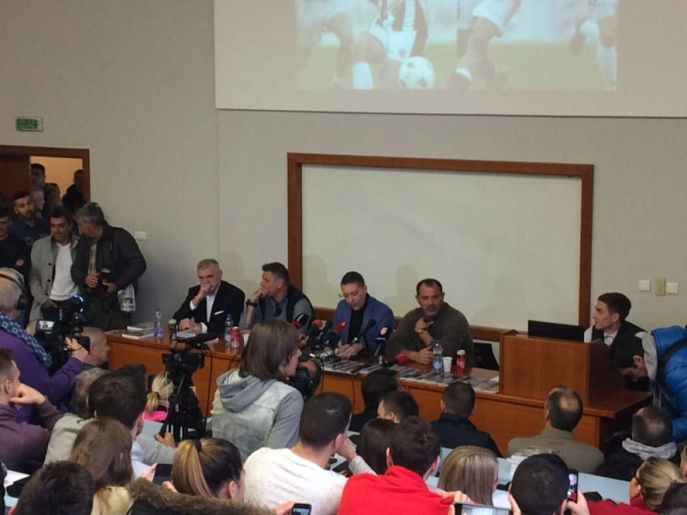 Prepun amfiteatar pozdravio trenere "večitih rivala" (FOTO)