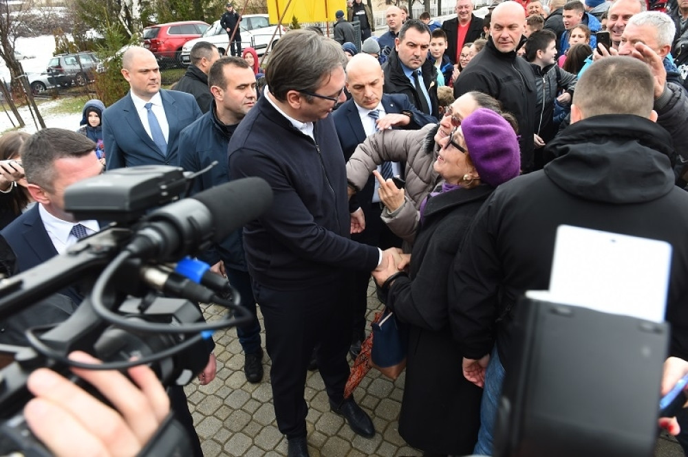 Predsednik izašao pred narod i rekao - Uslediće povećanje plata i penzija