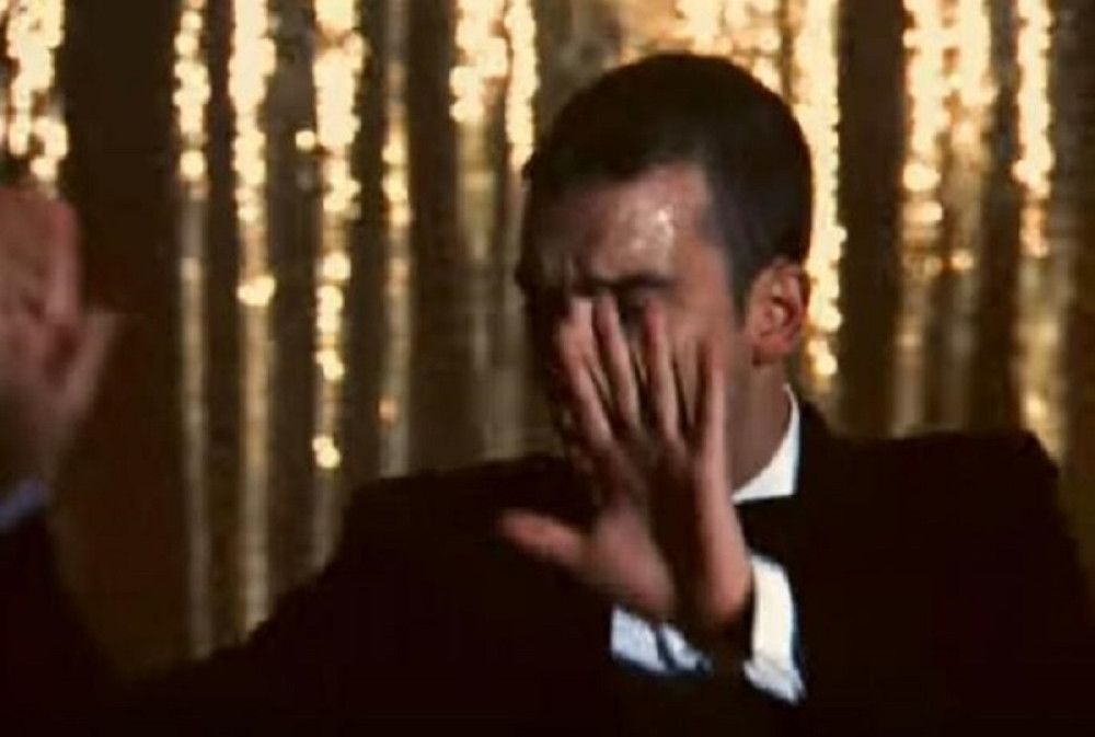 Poznatog pevača supruga fotografisala potpuno nagog! Svi pričaju o goloj g*zi! (FOTO)