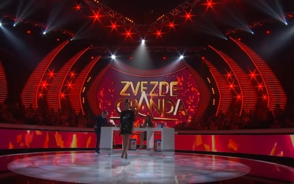 Zbog po*no sadržaja sa sterletom poznata pevačica ostavila dečka, a onda je promenila lični opis: Ni majka je ne prepozaje! (FOTO)