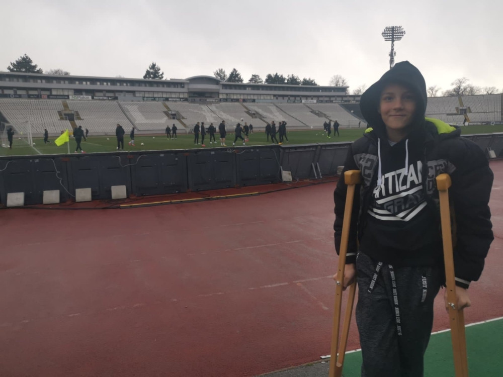 Pomozimo Luki da stane na svoje noge i ponovo zaigra fudbal! (FOTO)