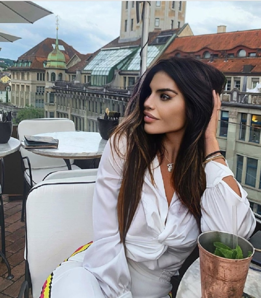 Naša poznata manekenka napravila ovu fotku, a onda je usledio horor: Opekotine po celom telu, bol! (FOTO)