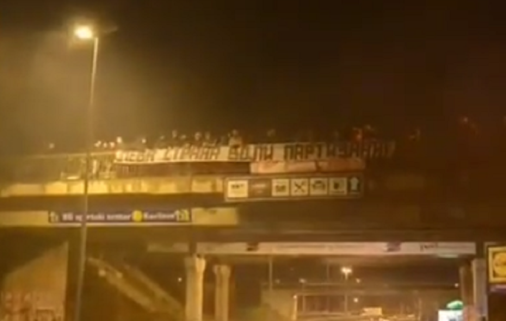 Partizanovi navijači napravili "noćnu bakljadu" pred "večiti derbi" (VIDEO)