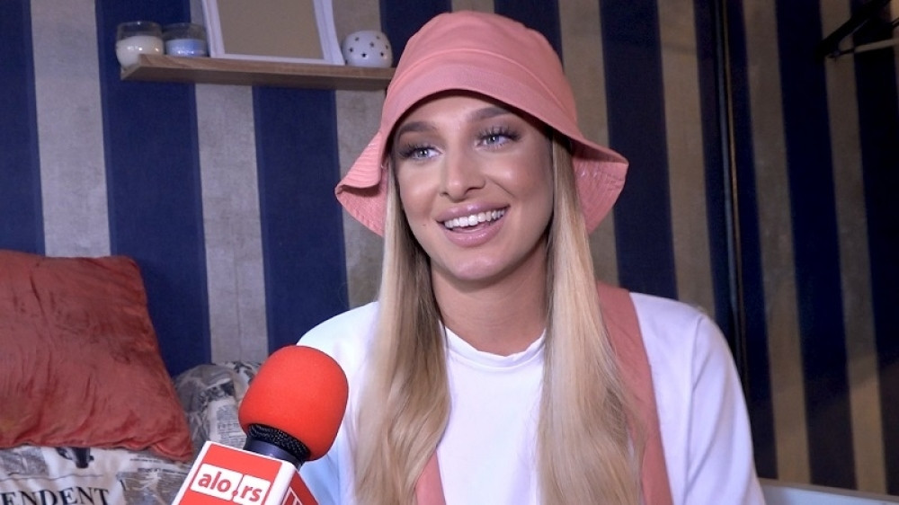 Luna Đogani objavila vrelu fotku: Umalo sve ispalo, silikoni kao BALONI! (FOTO)