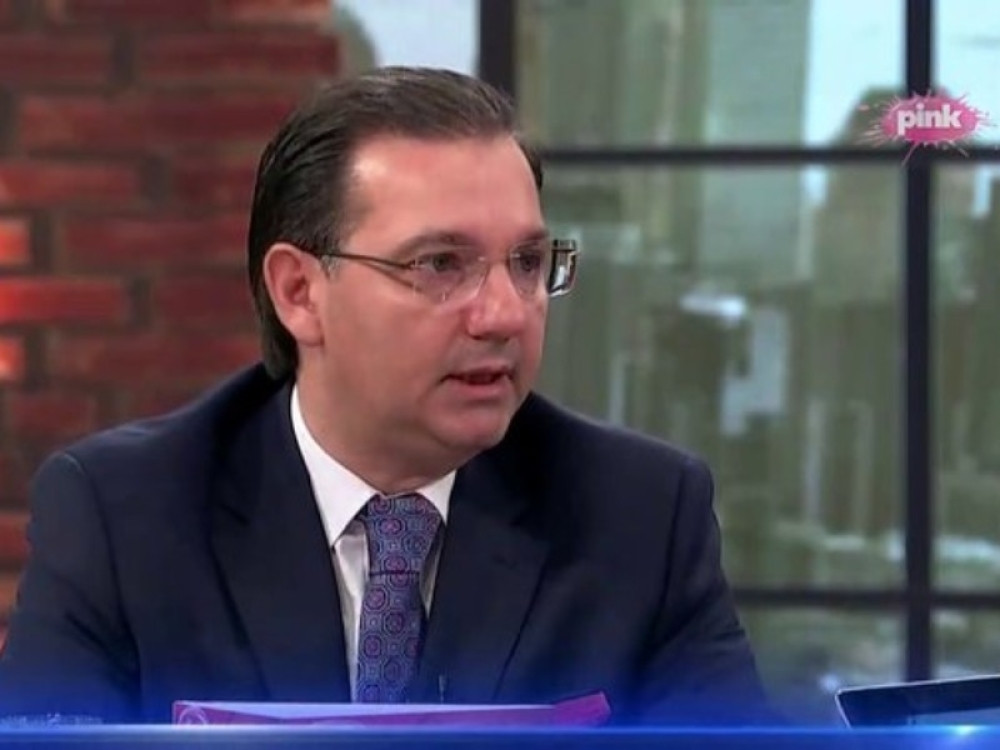 Daj bilo koju vakcinu, samo da je američka!