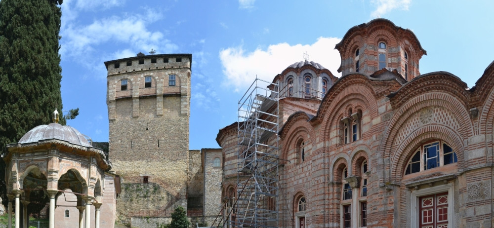Parovi koji imaju problem sa začećem šalju pisma manastiru Hilandaru kako bi tražili pomoć