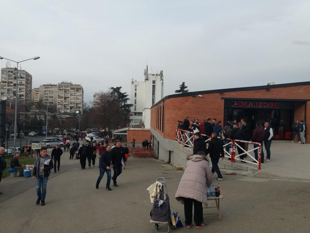 Sramotna uvertira "večitog derbija", navijači napali novinare