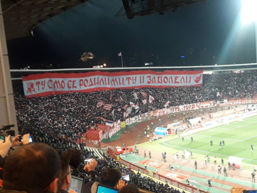 Preko celog severa razvijeni stihovi popularnog pokojnog pevača (FOTO)