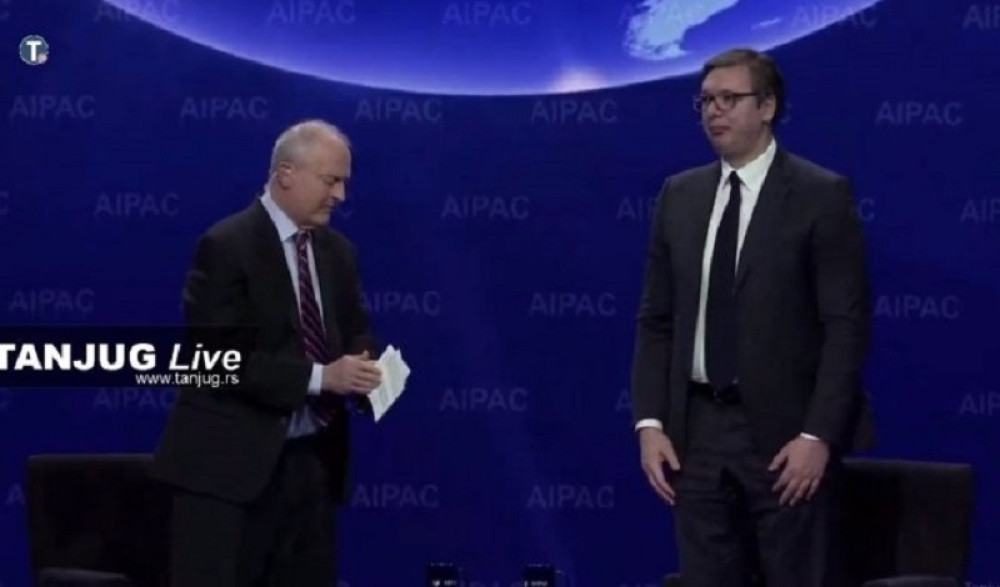 Spomenuo Jasenovac i hrvatske zločine, govorio pre Netanjahua, a onda su usledile ovacije i gromoglasan aplauz! 20.000 njih ustalo da mu aplaudira!