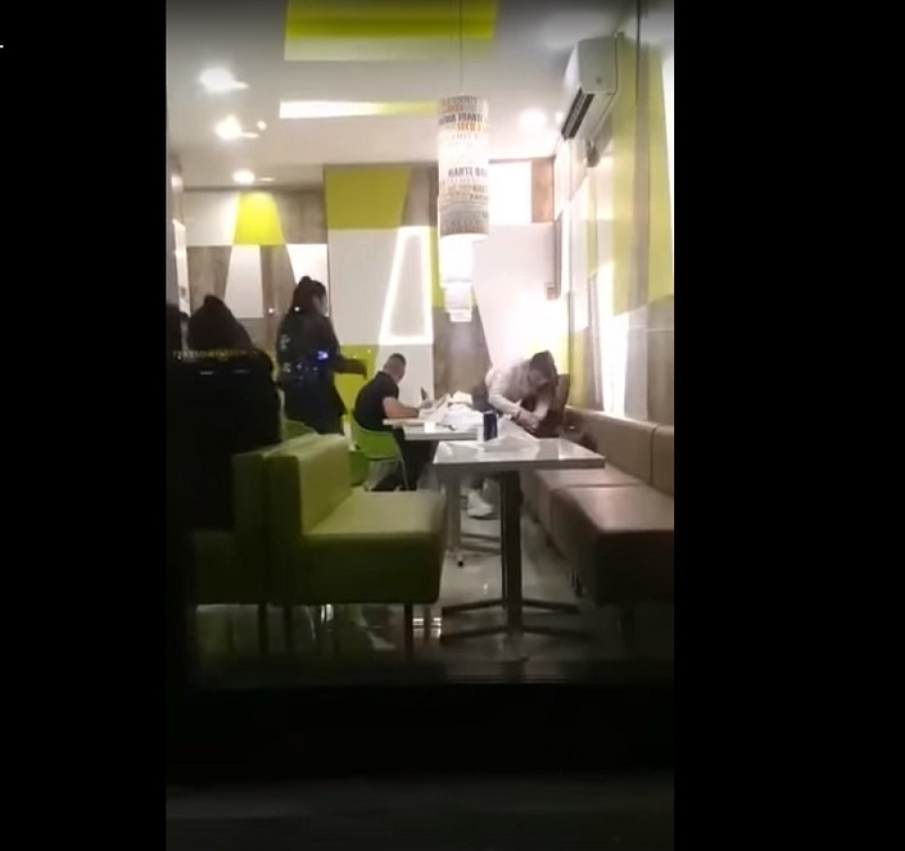 Posle verbalnog okršaja dve devojke krenule su da sevaju pesnice (VIDEO)