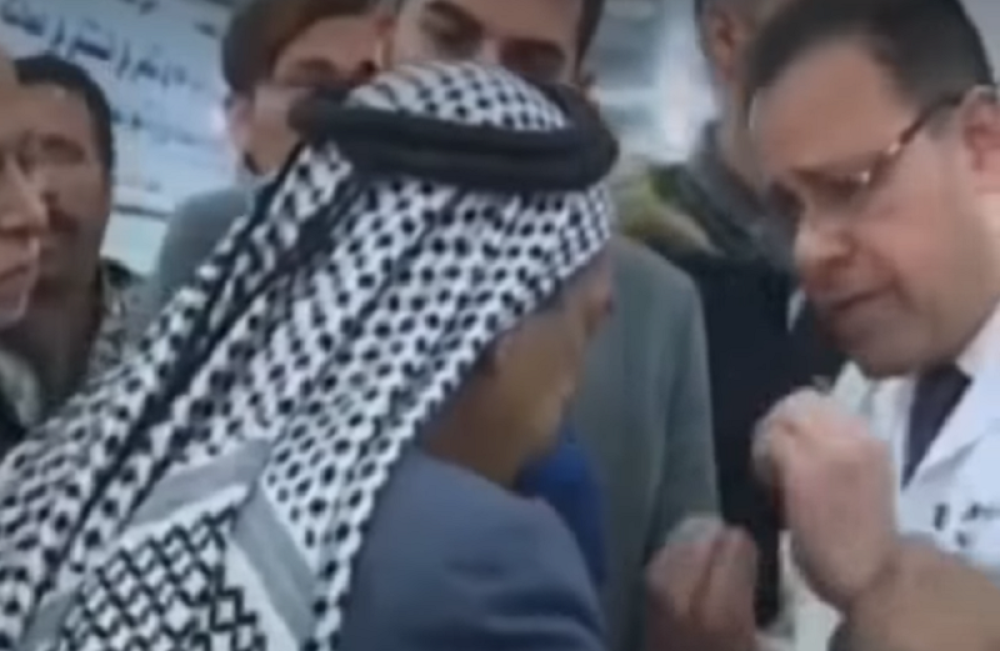 Uhvatio se za lekara i samo se srušio, nije mu bilo spasa (VIDEO)