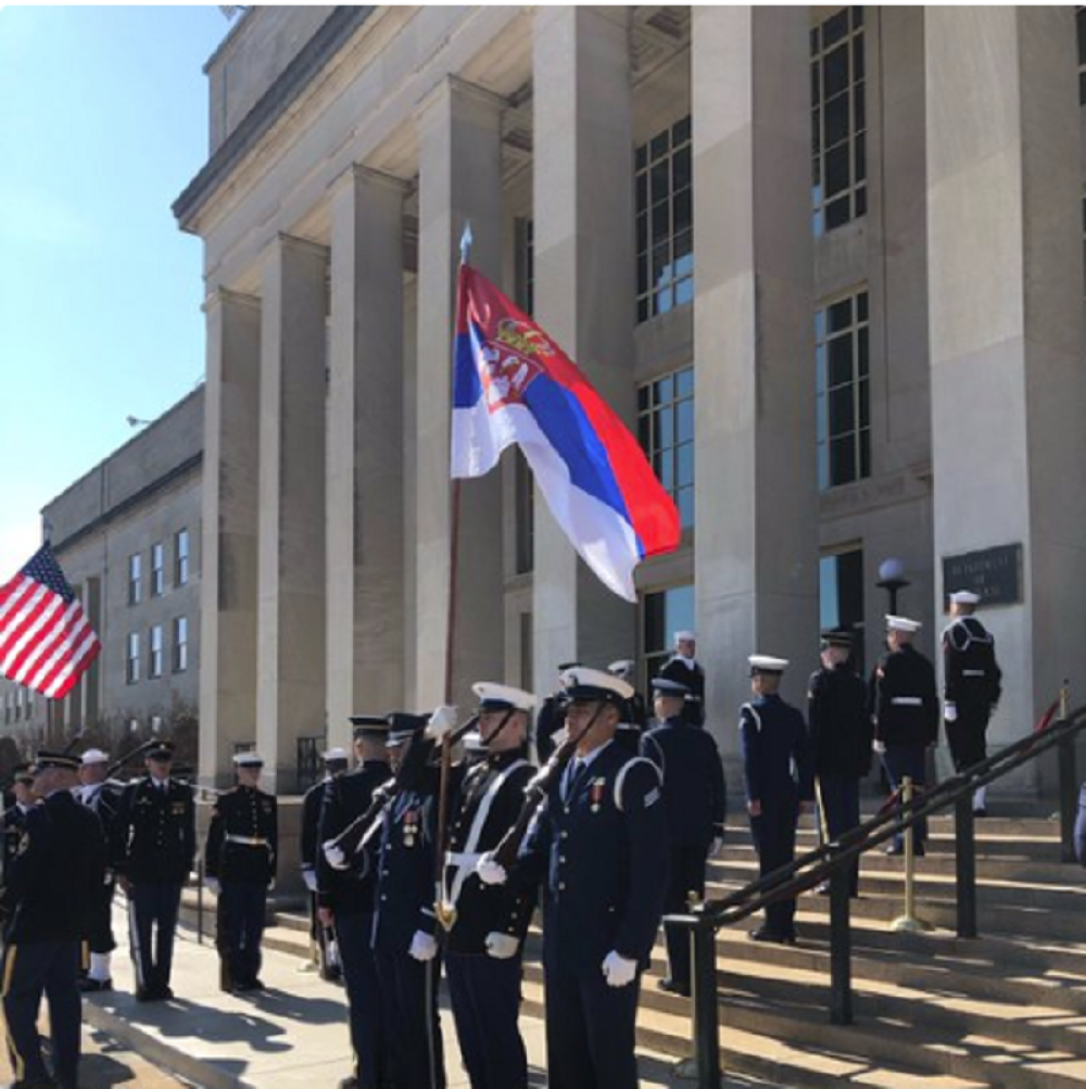 Zastave Srbije i SAD vijorile se zajedno u Pentagonu