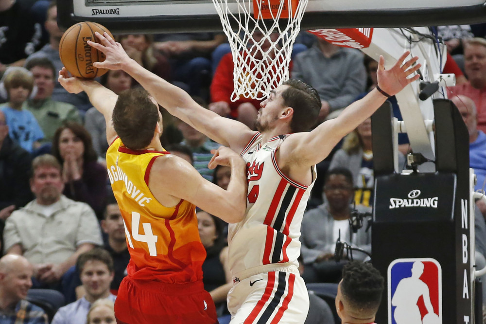 Fizički nasrnuo na sudiju koji se jedva istrgao iz njegovih ruku (VIDEO)