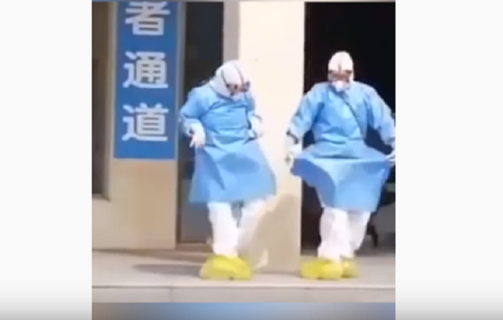 Pogledajte kako slave doktori u Vuhanu (VIDEO)