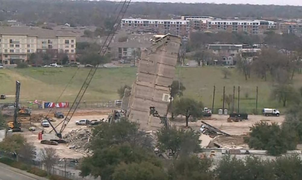 Kilogrami eksploziva mu nisu mogli ništa, ali je "Krivi toranj" konačeno suršen u trećem pokušaju (VIDEO)