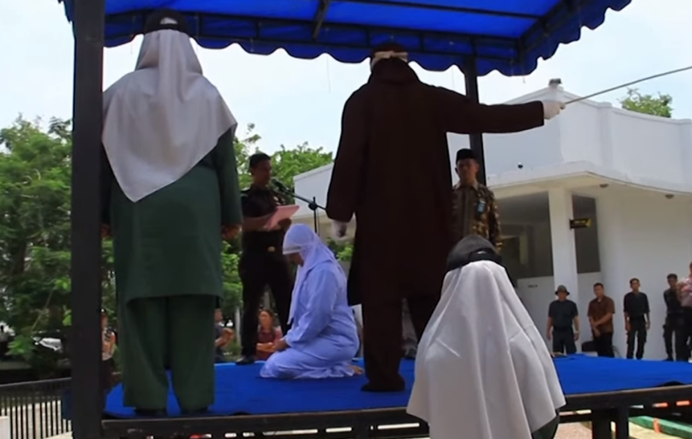 Par kažnjen zbog se*sa van braka! Presudili joj na najbrutalniji način, žena kolabirala (VIDEO)