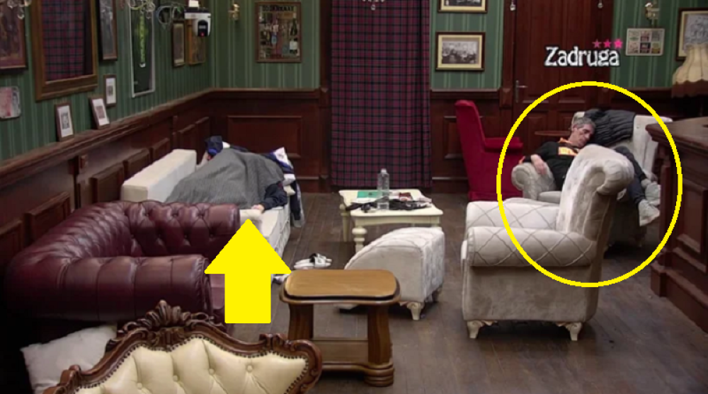 Mina i Mensur imali se*s pred Lepim Mićom! Mensur joj podigao nogu pa navalio (VIDEO 18+)