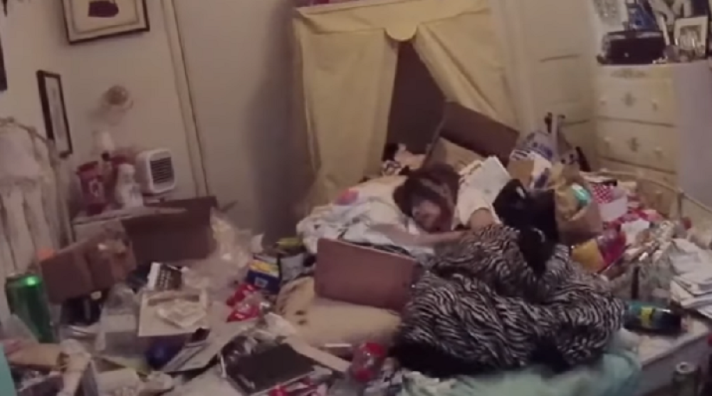 Policajci ubili slavnu glumicu! Zatekli je u sobi, zatrpanu stvarima, pa ispalili 8 metaka ka njoj! Jeziv sadržaj! (VIDEO)