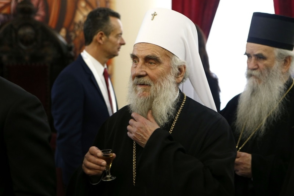 Patrijarh Irinej dobio visoku temperaturu i pojačan kašalj, reagovao i predsednik
