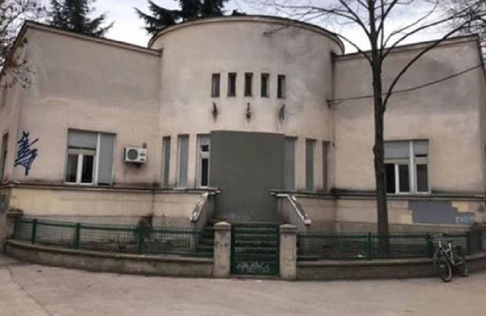 Zabetonirali vrata na fakultetu, građani se krste! Razlog je bizaran