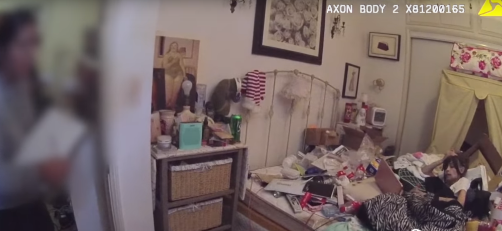 Čekaj, čekaj, čekaj... S*anje, ima pištolj! Poznatu glumicu ubili u sopstvenom stanu! (UZNEMIRIJUĆI VIDEO)