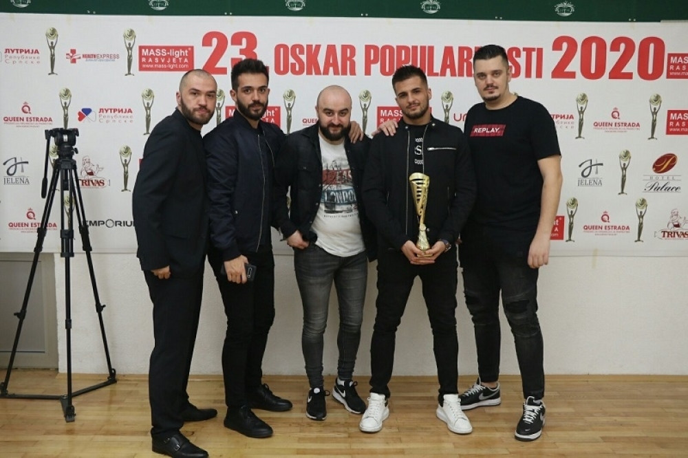 Pevač poznatog benda slavio do jutra! I to sa pravim povodom! (FOTO)