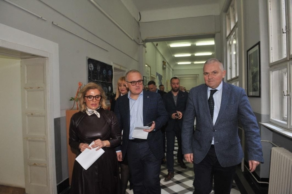 Vesić: Za energetsku sanaciju četiri objekta 317 miliona dinara