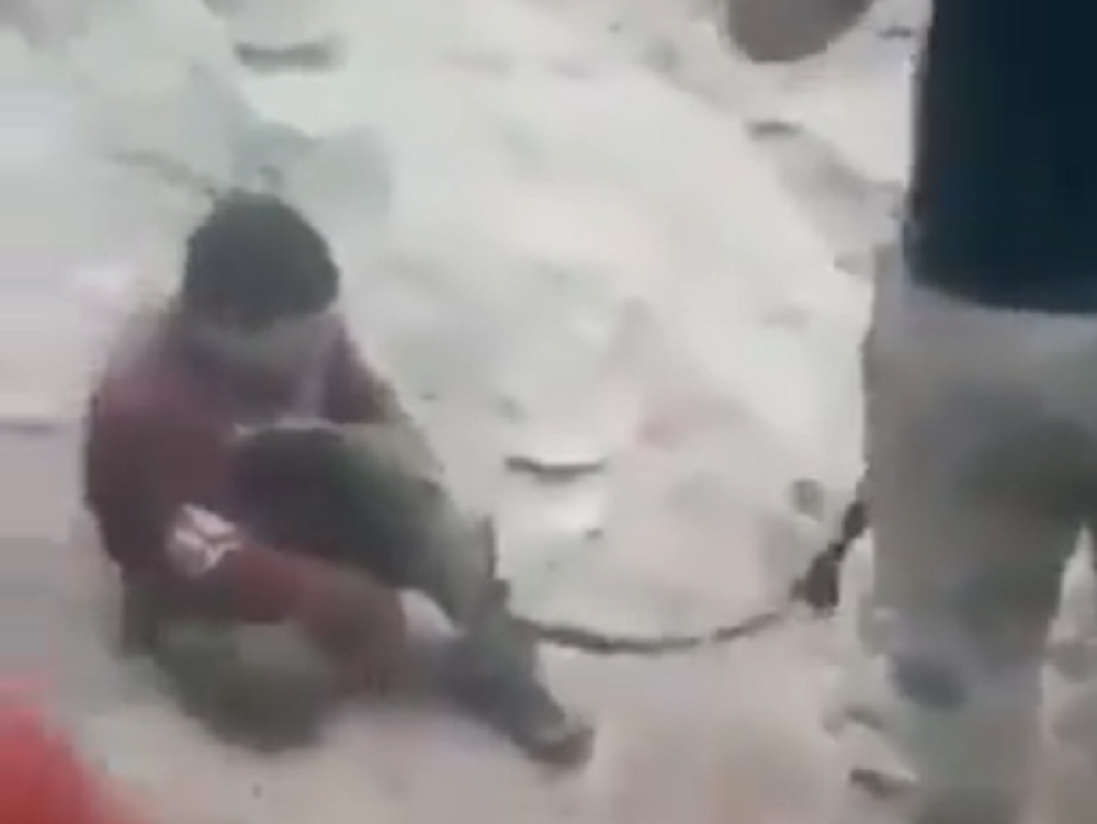 Strahovita zverstva Turaka nad zarobljenim Sirijcem! (UZNEMIRUJUĆI VIDEO)