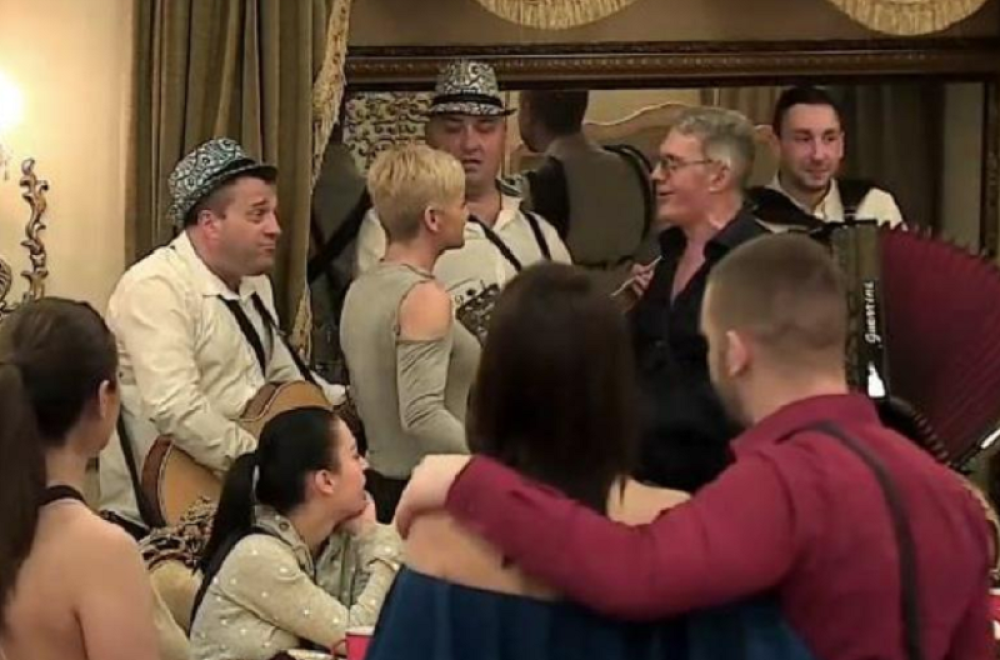 Ni ne sluti šta ga čeka! Neraskidiv klan kuje plan, iza svega stoje oni! (FOTO)