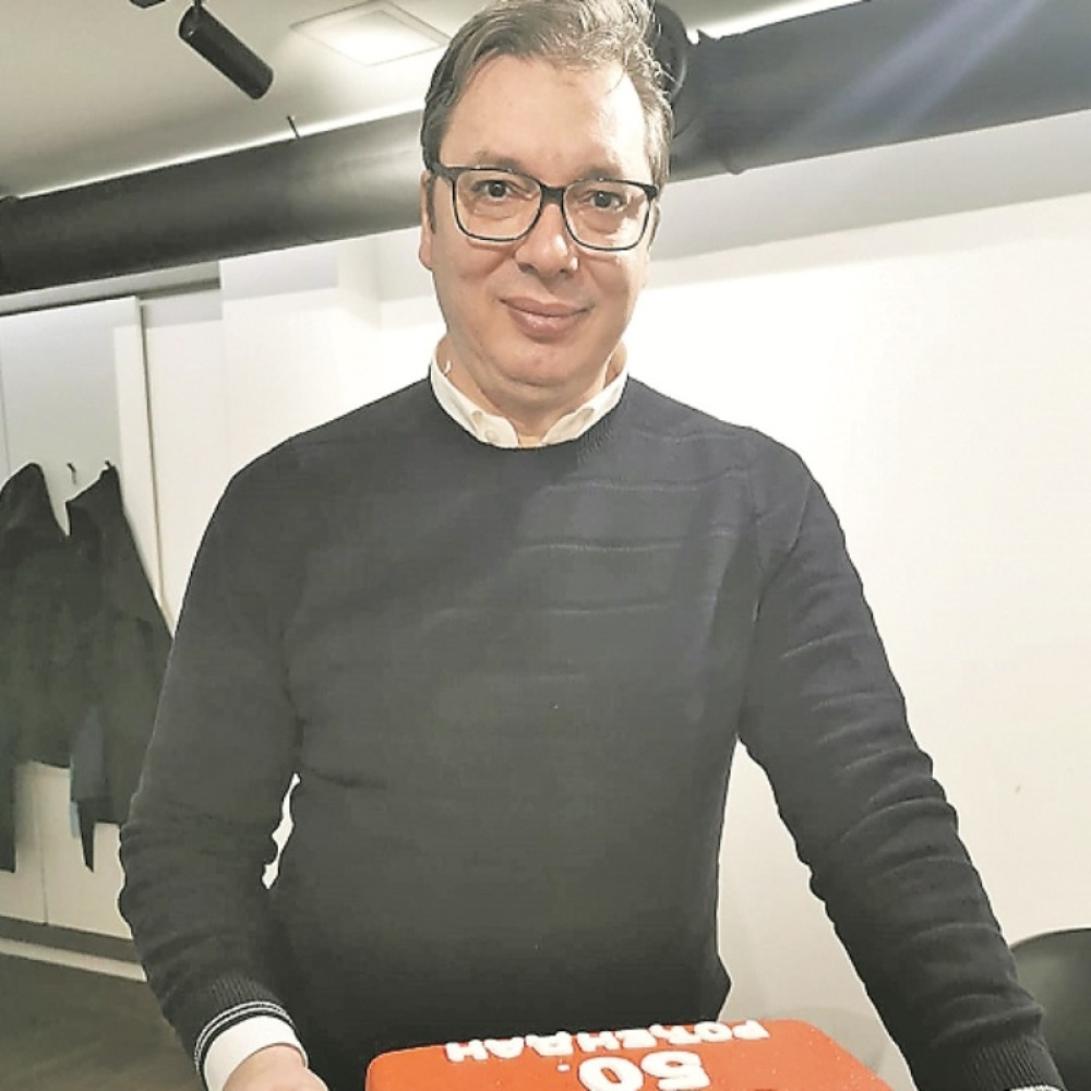 Na adresu Predsedništva stigao nesvakidašnji poklon - Predsednik nije odoleo (FOTO)