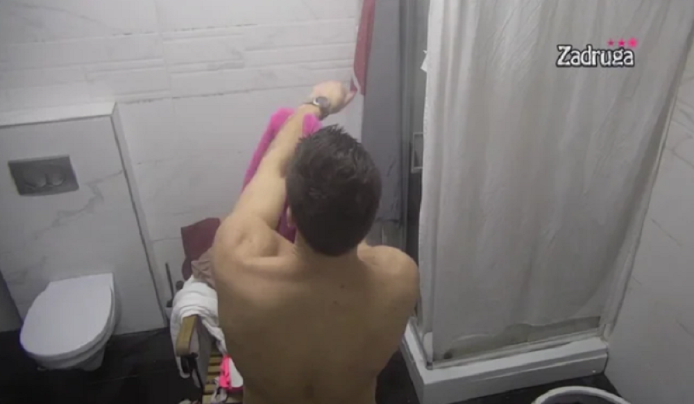 Gotovo sve zadrugarke lude za njim! Isplivale s*eksi slike, najzgodnijeg stanara! (FOTO)