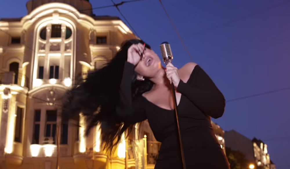 Pevačica na meti kriminalaca - obrisan svaki trag njenog postojanja! (FOTO)