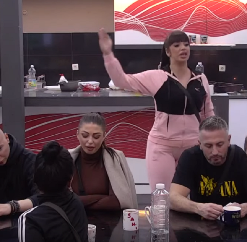 Miljana Kulić napravila haos u Zadruzi: Javno prozvala sve devojke za koje misli da su ku*ve! (VIDEO)