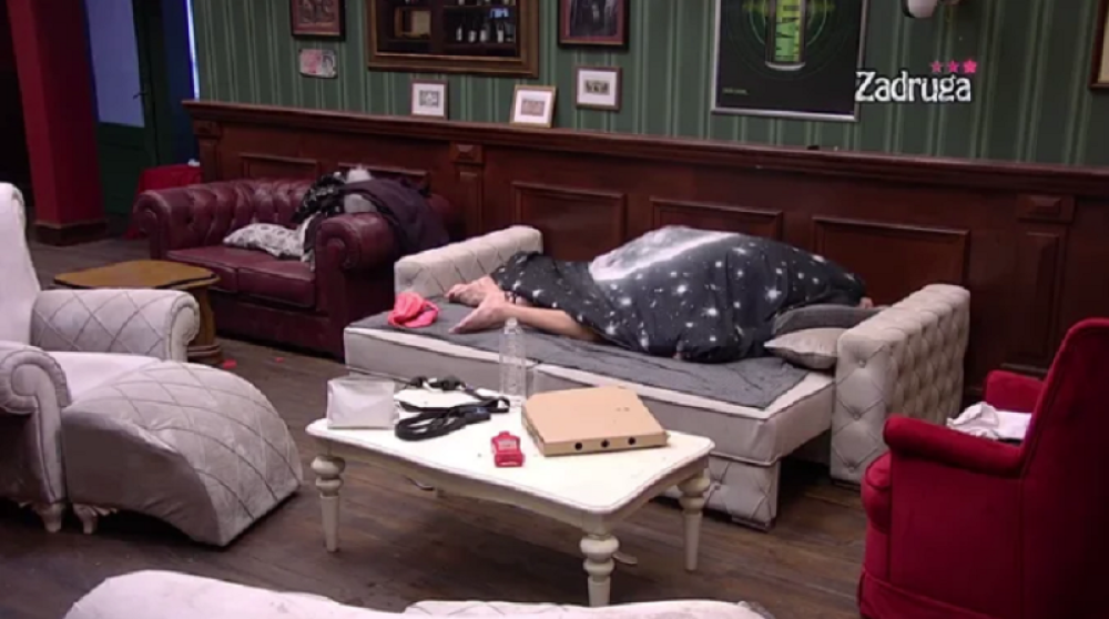 Vreli uzdasi odzvanjali pabom: Mina i Mensur u najvrelijoj akciji do sada! (VIDEO)