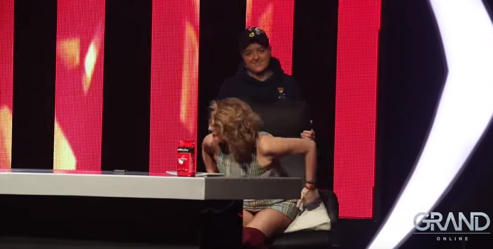 Marija Šerifovic gurnula Viki sa stolice, skandal na snimanju emisije (VIDEO)