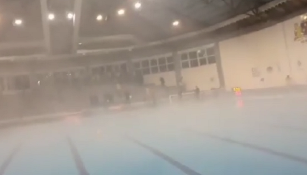 Novi snimci sukoba "Grobara" sa policijom i dimne zavese od suzavca (VIDEO)