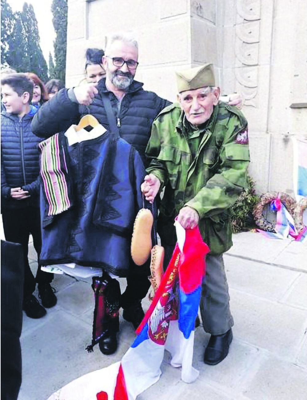 Deda Đorđe pola veka čuva humke solunskih ratnika a Srbin iz Aranđelovca mu se i odužio! (FOTO)