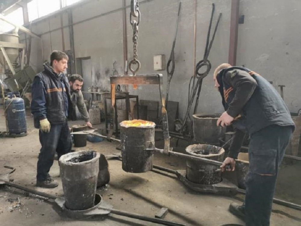 Zbog posla kojim se bave, svaka crkva u Srbiji im je zahvalna