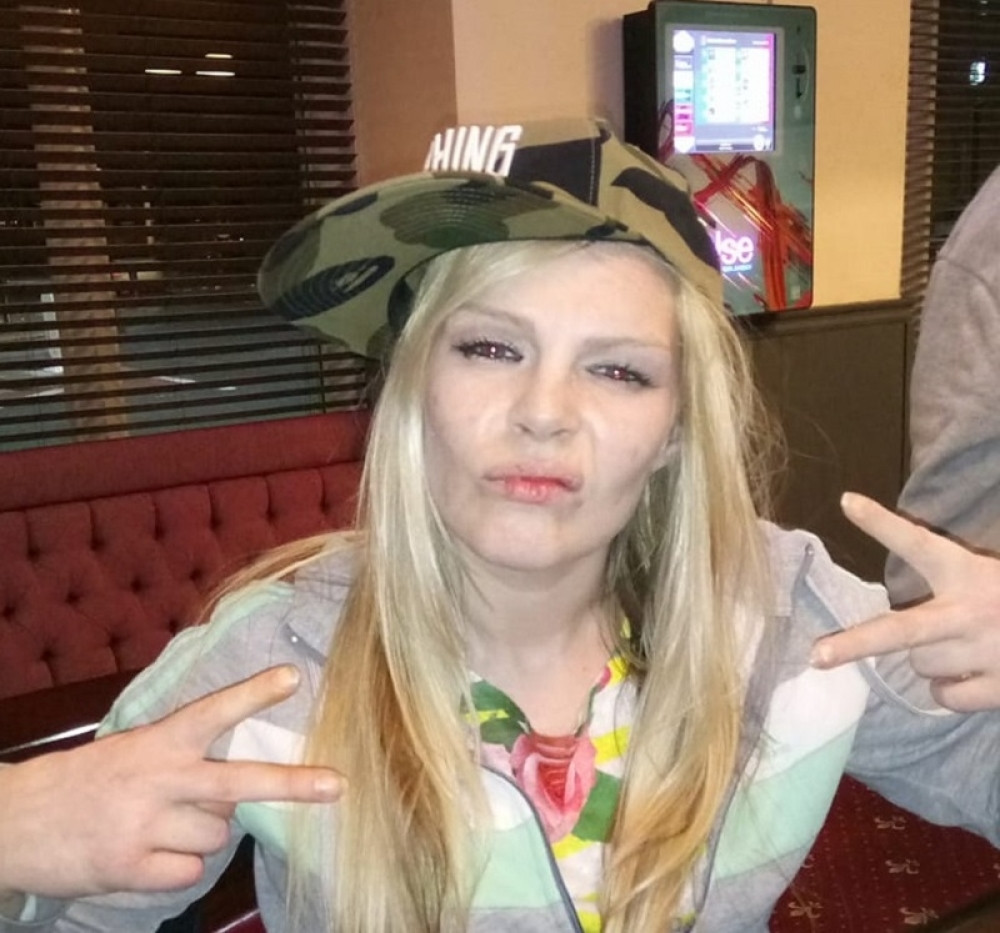 Nožem i makazama joj je odsekla glavu i spakovala u torbu, koju je izvadila pred prijateljem...